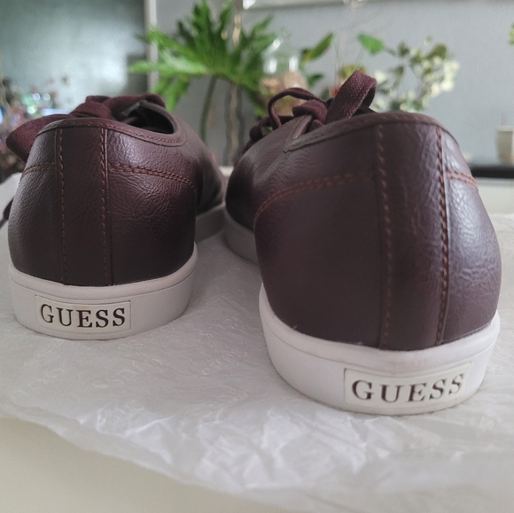 GUESS Mens Size 8 Sneaker Shoes! - Picture 5 of 8